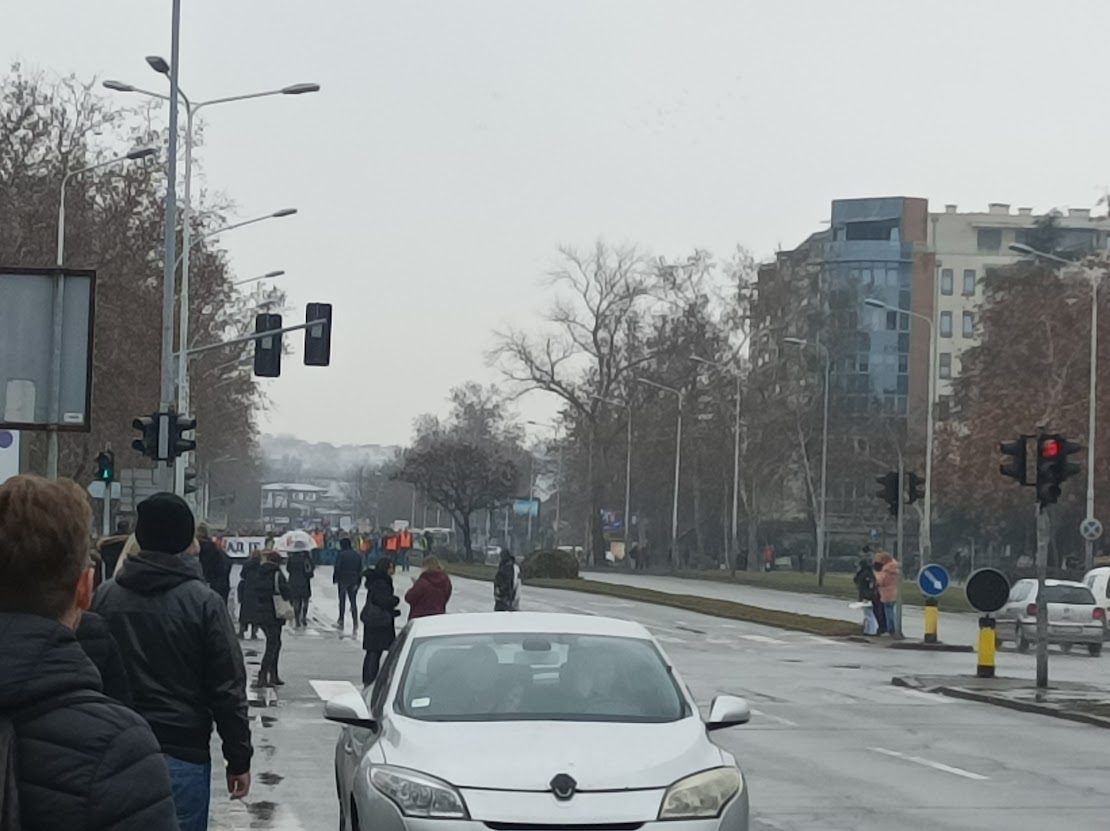 automobili na ulici