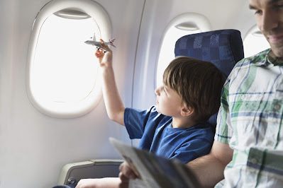 Dete u avionu